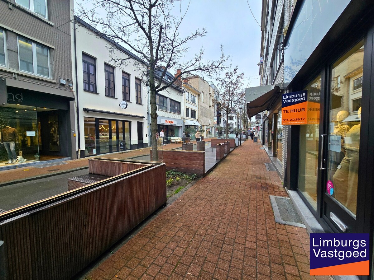 Handelsruimte, 72m² + kelder, op enkele passen van de Grote Markt 
