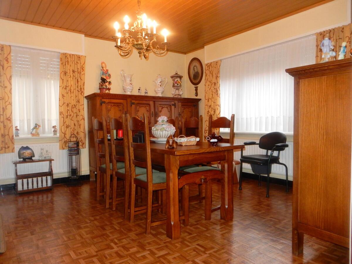 Op te frissen woning met 3 slaapkamers 