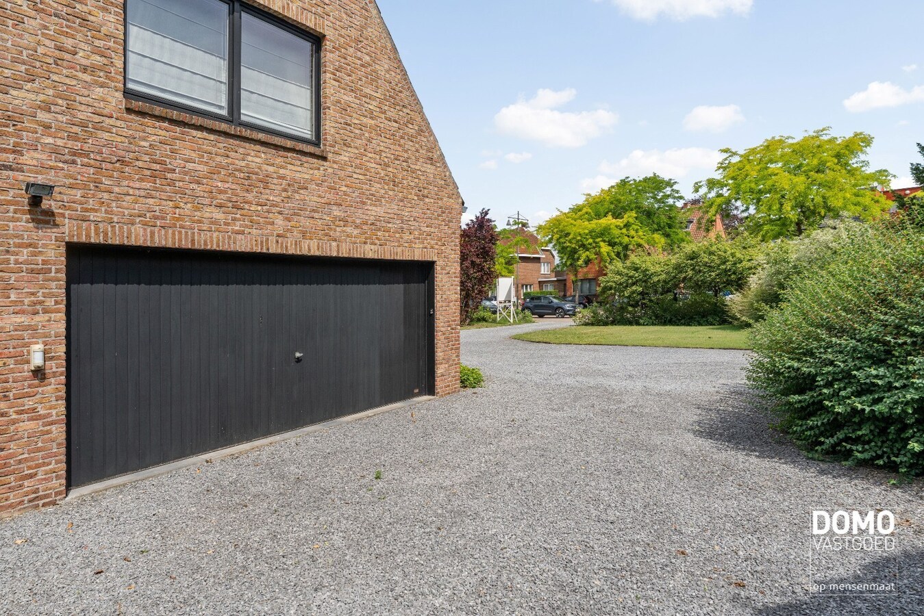 Exclusieve statige open bebouwing met zuid gerichte tuin in het centrum van Kermt (Hasselt) 