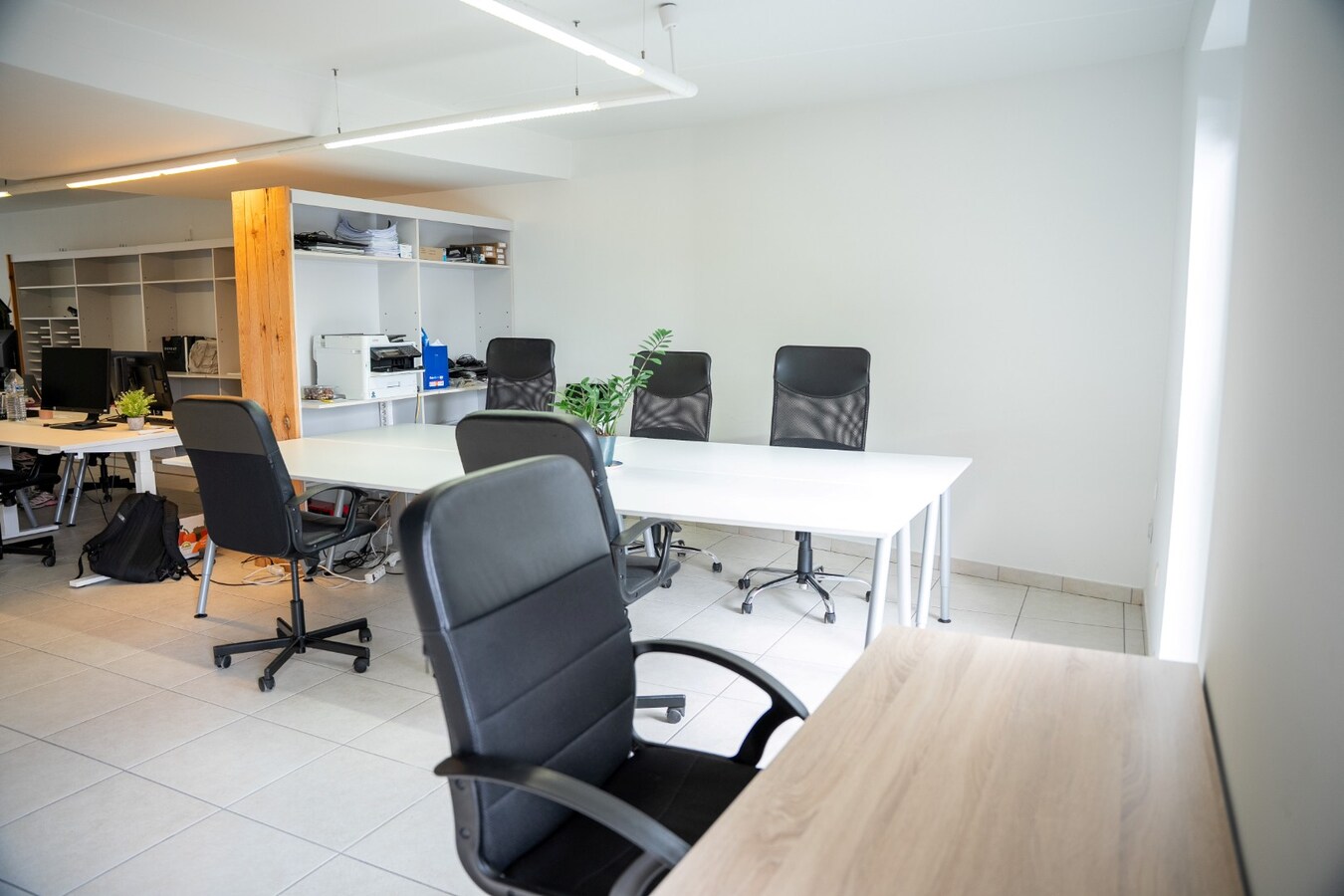 Instapklare handelsruimte met commerciële topligging in het hart van Geel 