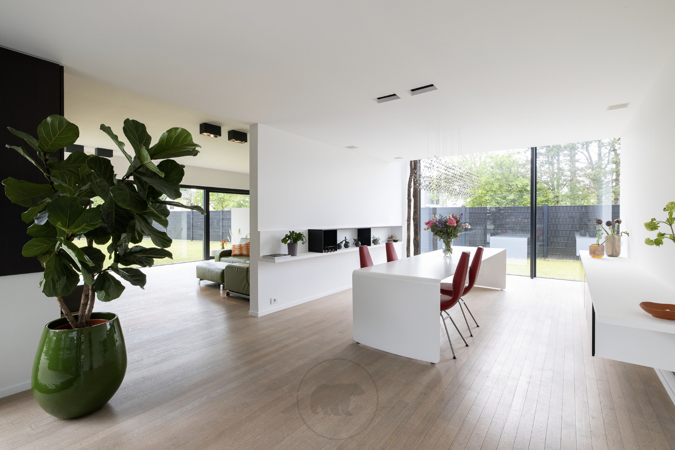 Buitengewone design villa op unieke ligging te Lochristi 