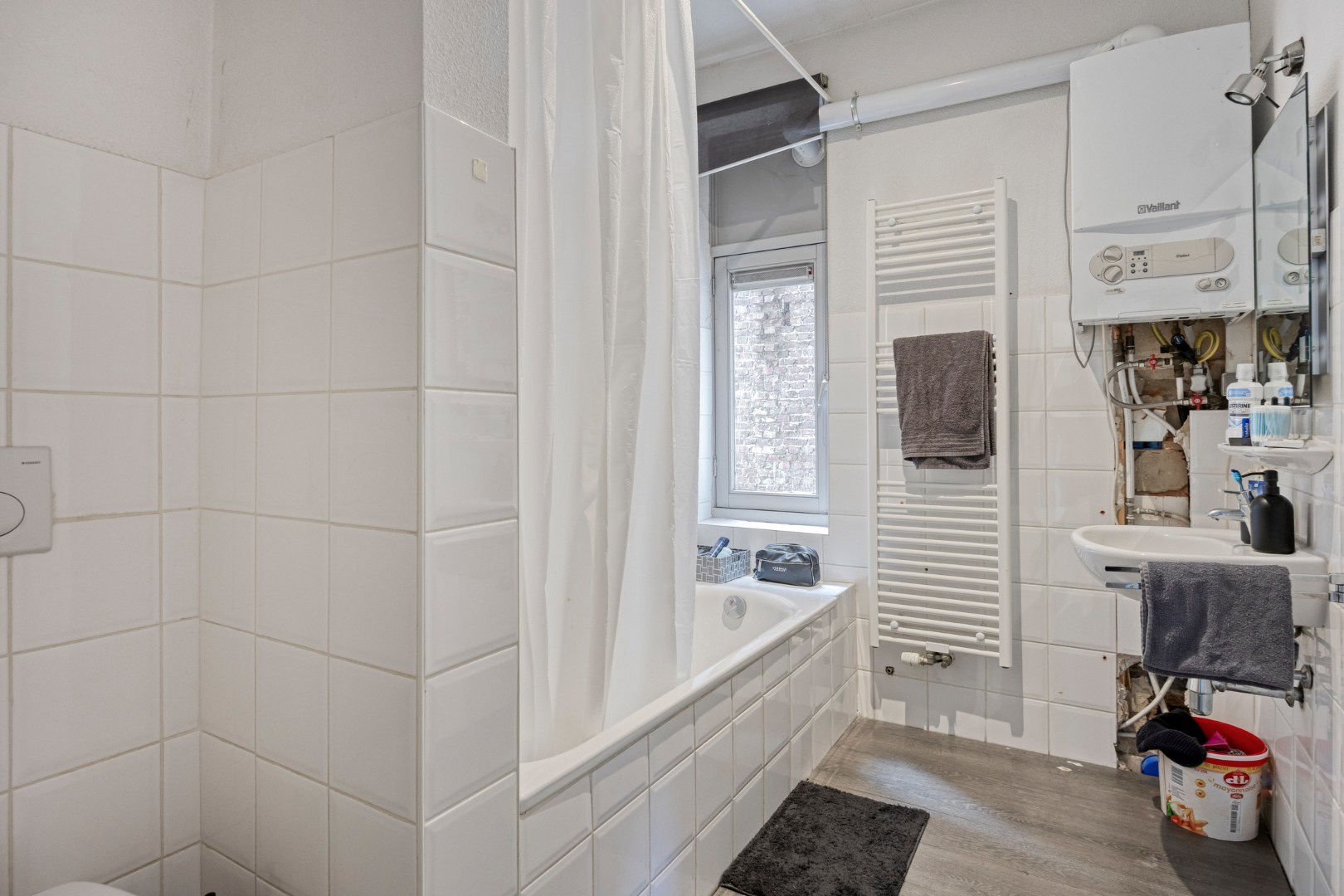 Handelshuis met horecazaak, 2 appartementen en luxueuze loft op toplocatie in Leopoldsburg 