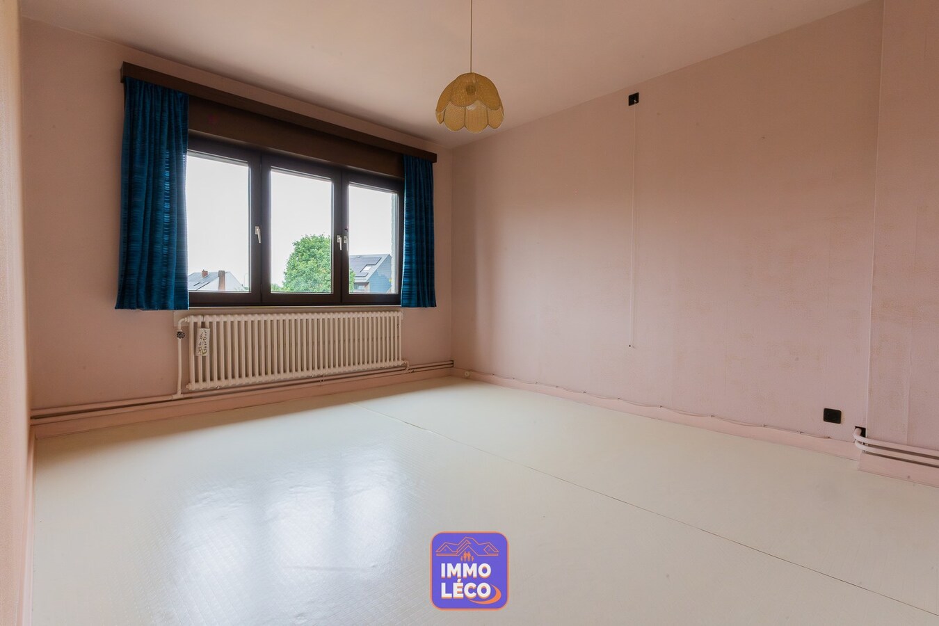 Maison avec jardin située dans une rue prisée ! Excellent potentiel ! 