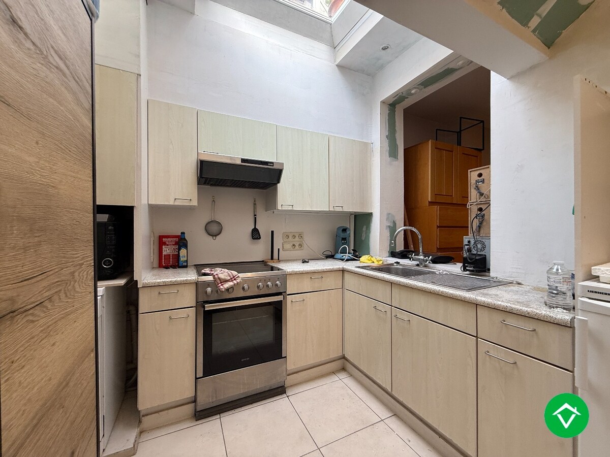 Op te frissen rijwoning met 3 slaapkamers in centrum Roeselare 