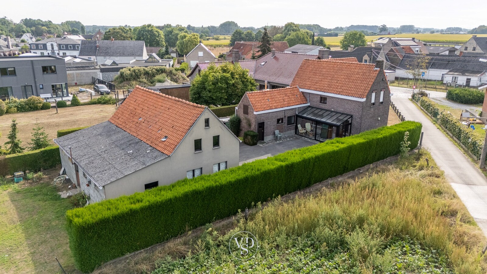 Landelijke woning - te renoveren. 