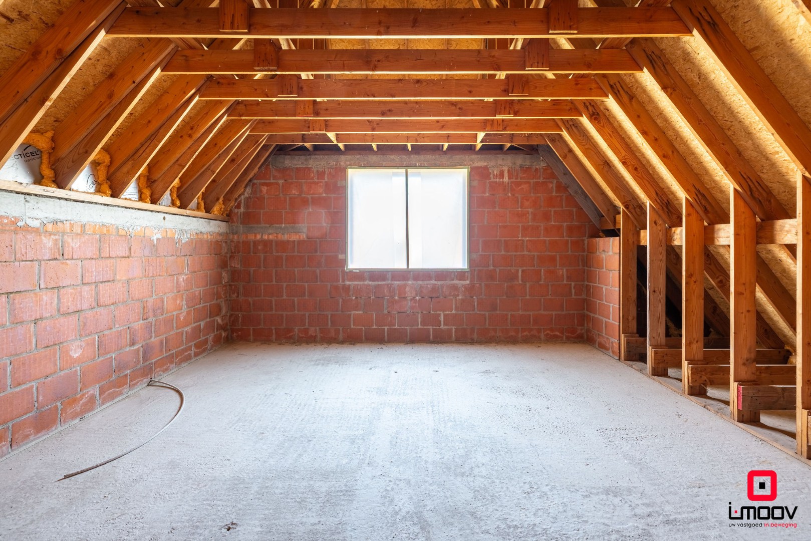 Landelijk gelegen ruwbouwhoeve met bijgebouwen op uitzonderlijk perceel van ca. 9.331 m² 