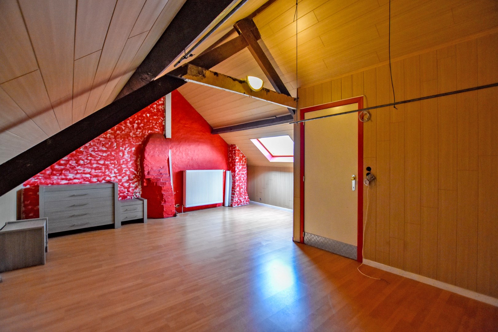 Goed gelegen gesloten bebouwing met 3 slaapkamers en tuin op 160m² te Adinkerke (De Panne). 