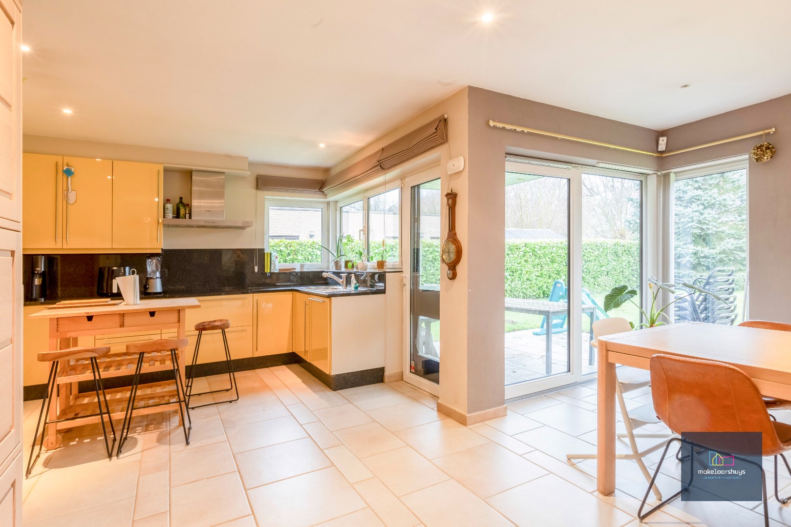 Gunstig gelegen ruime bungalow in Mariakerke met tuin 