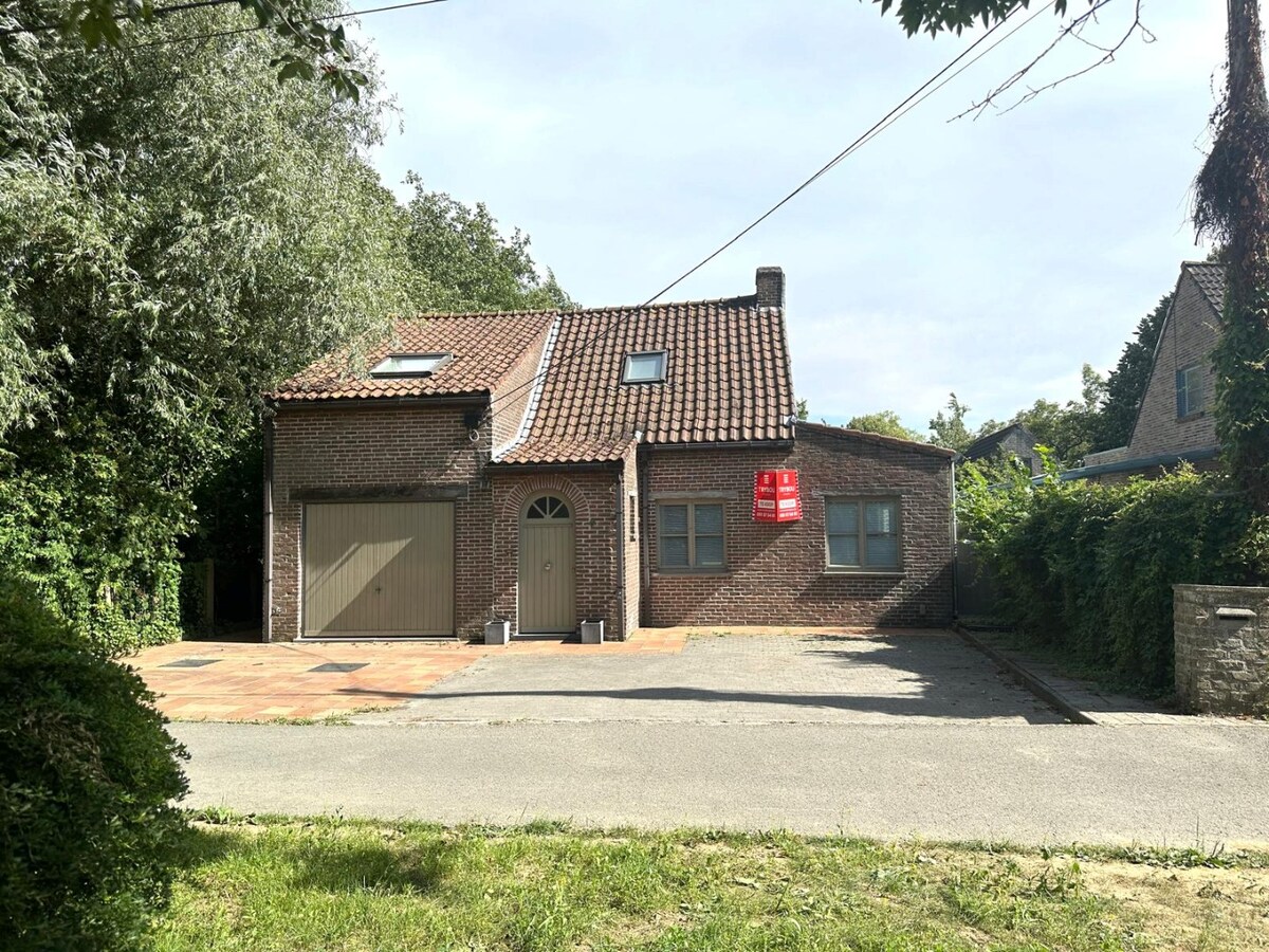 Alleenstaande woning met 4 slaapkamers in Merkem! 