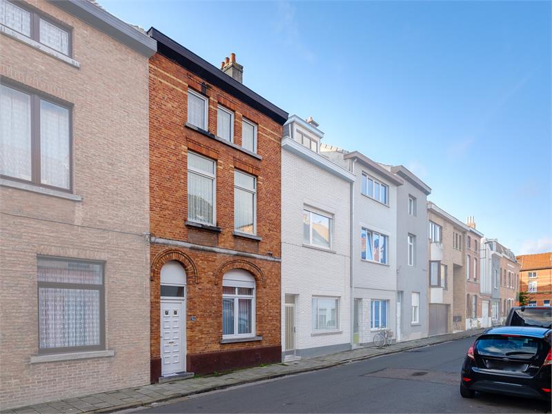 Rijwoning met 4 slaapkamers en ruim terras 