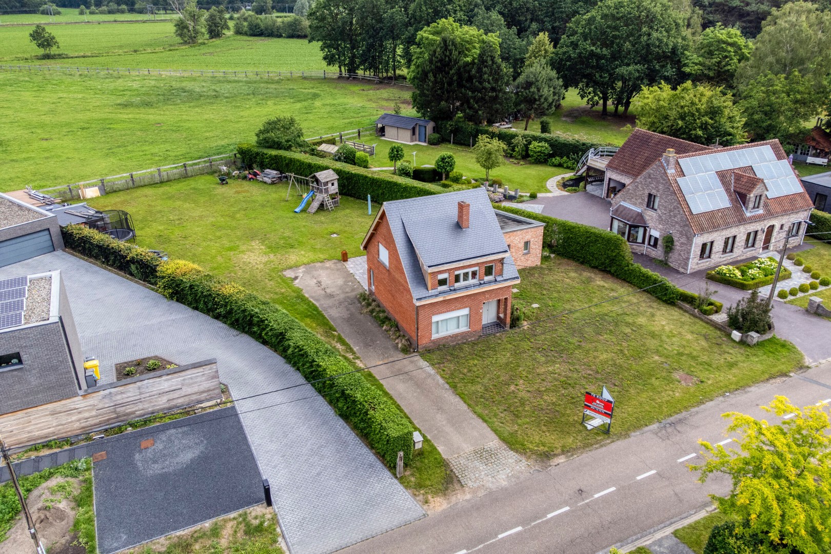 Gerenoveerde gezinswoning met 3 slpk. op een ruim perceel van 1.344m² in Geel 