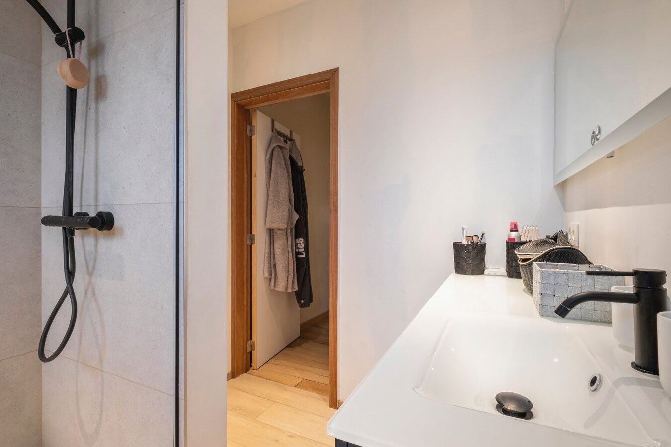 Uniek &amp; Instapklaar handelspand met woonst in Heule te koop ! 