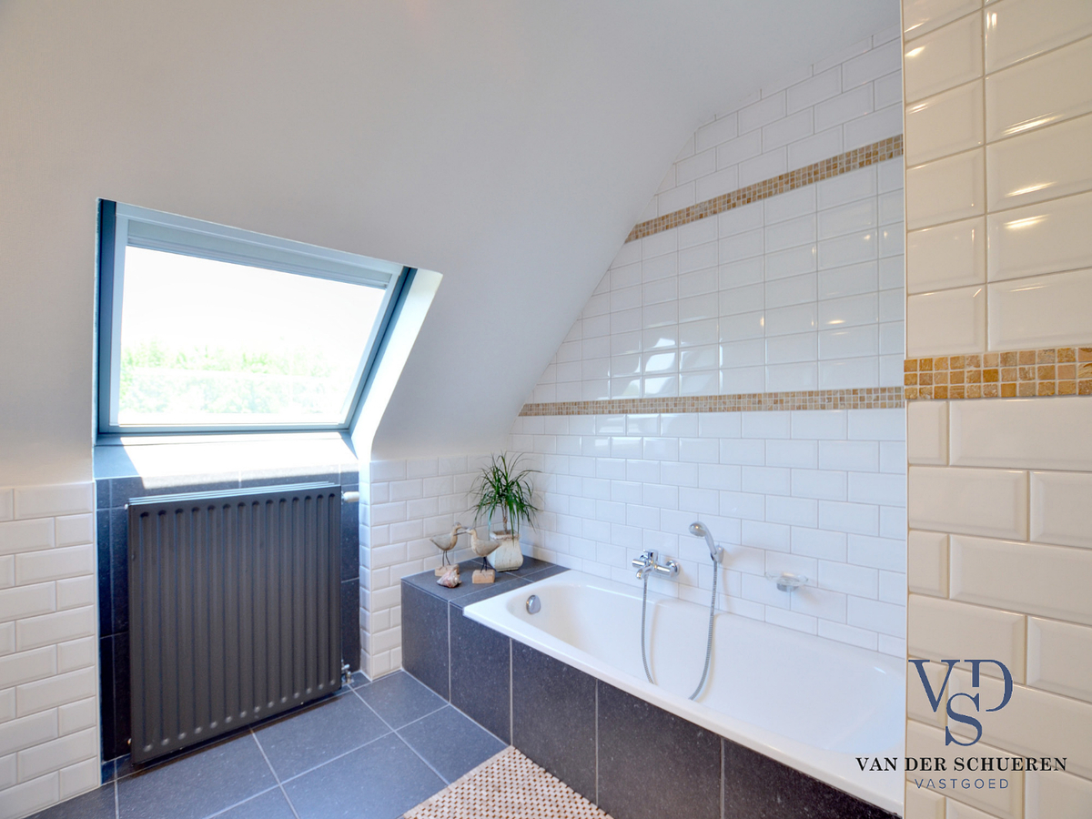 Ruime, tijdloze villa. Uitstekende ligging. 