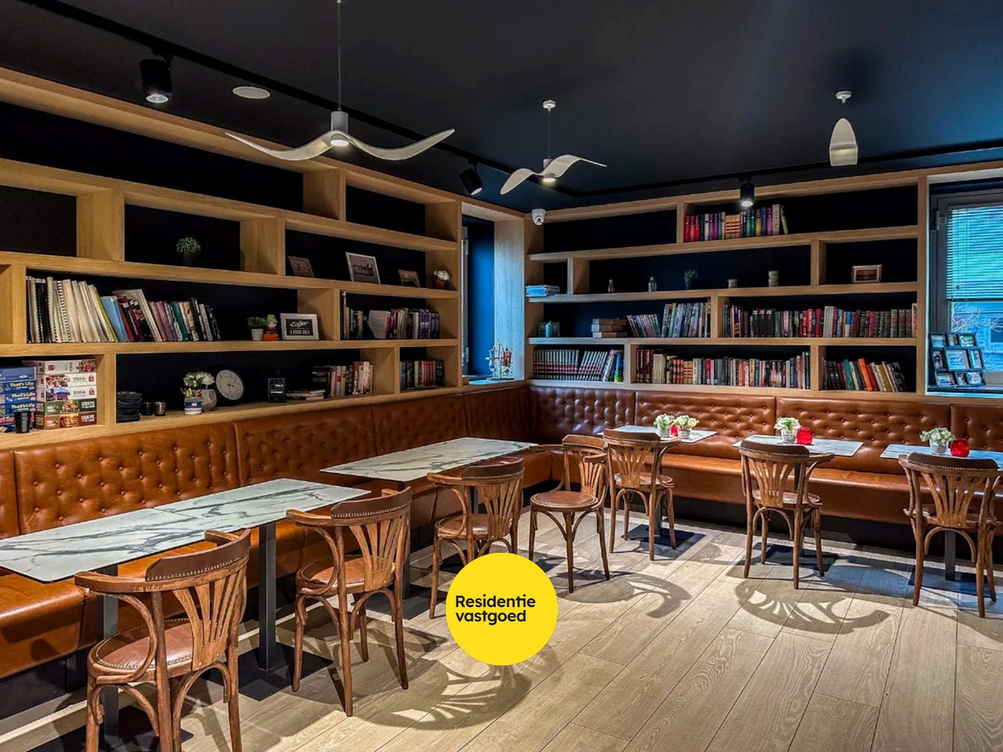 Uiterst goed onderhouden assistentieflat (55m² + 11m² terras) met 1 slaapkamer te Nieuwpoort. 