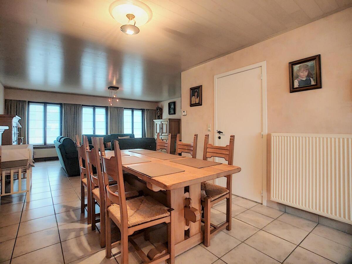 Grote, praktisch ingedeelde woning met oprit, garage &amp; tuin - Heist 