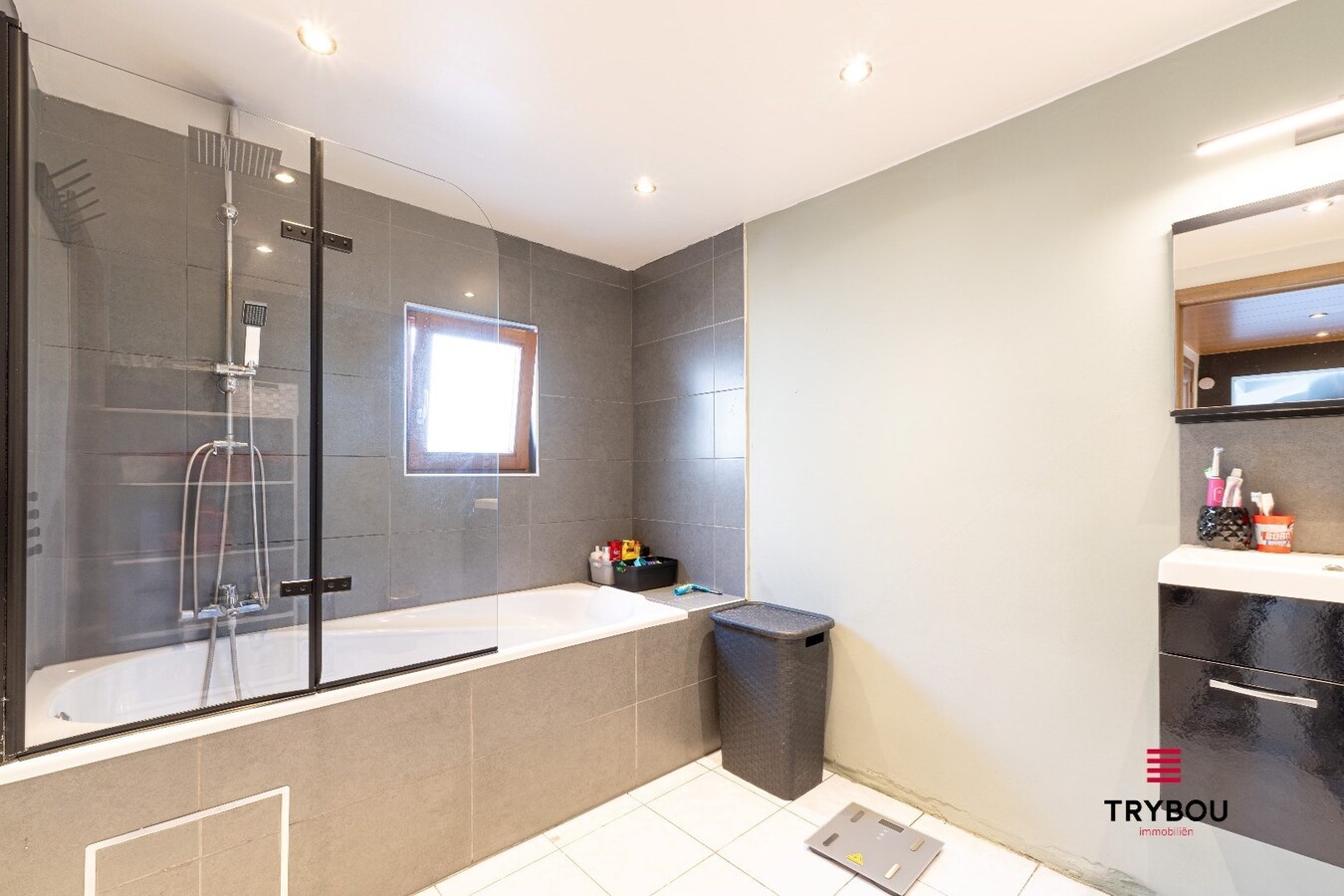 Zeer ruime gezinswoning in het centrum van Houthulst 