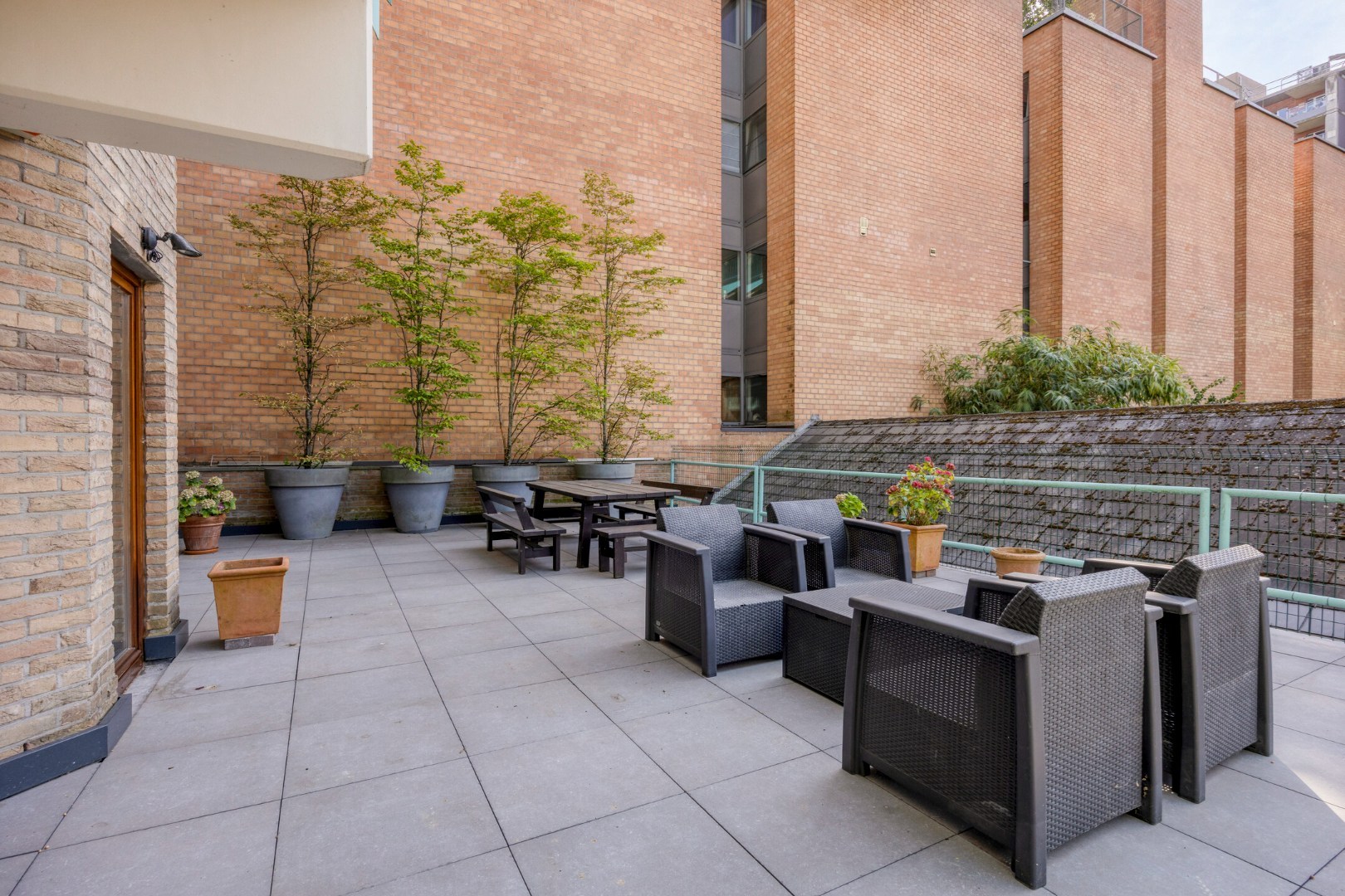 Gelijkvloers appartement met een terras van 50m²,  3 slaapkamers en staanplaats in het centrum van Leuven! - bewoonbare opp. 147m² 