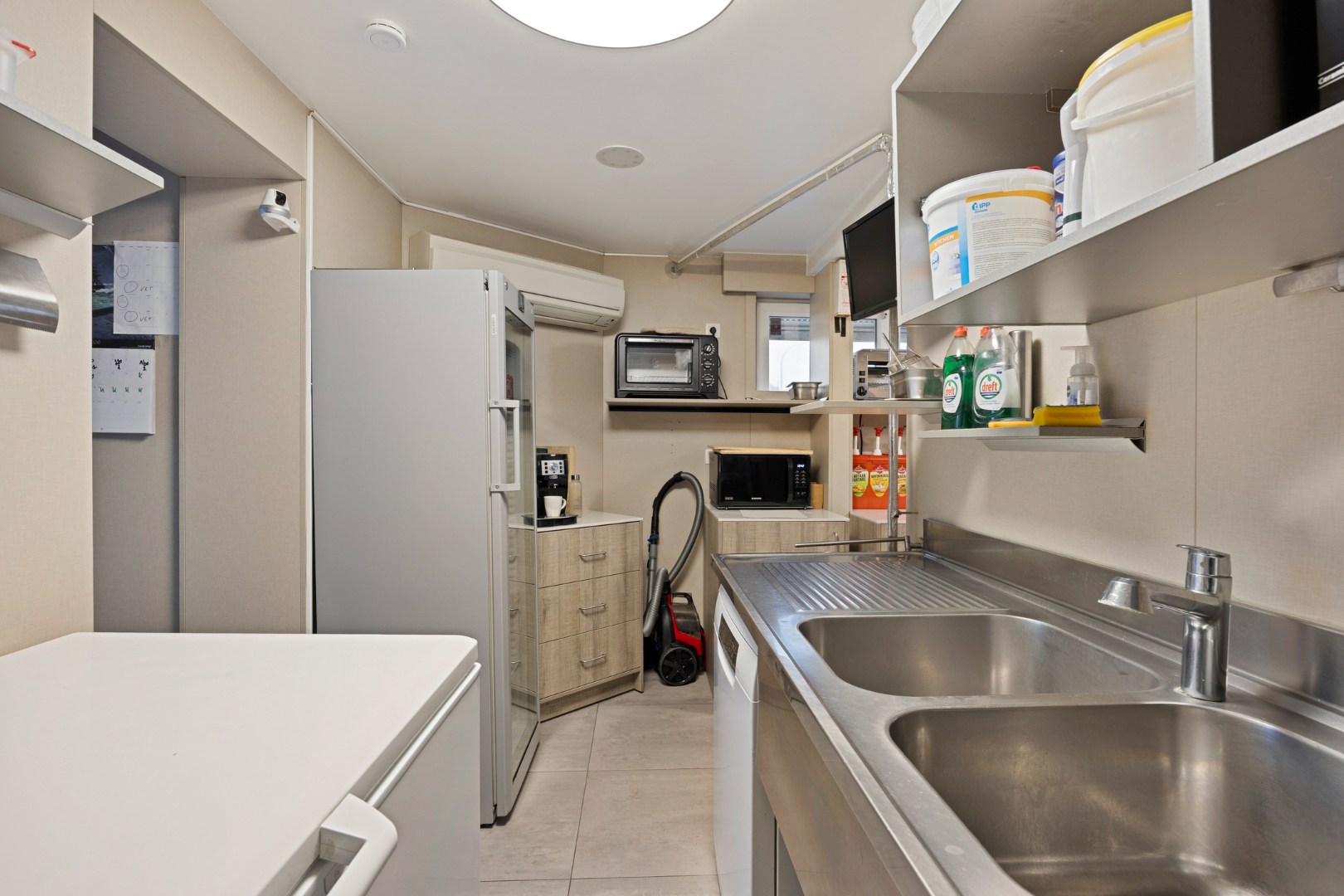 Opbrengsteigendom met handelspand en 3 appartementen te koop in Heverlee op een super ligging! 