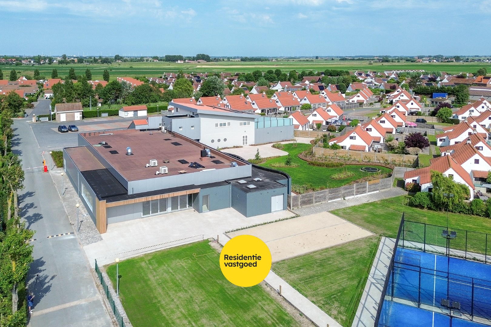 Unieke opportuniteit: horecazaak met 3 padelterreinen, terrassen en tuin te huur! 