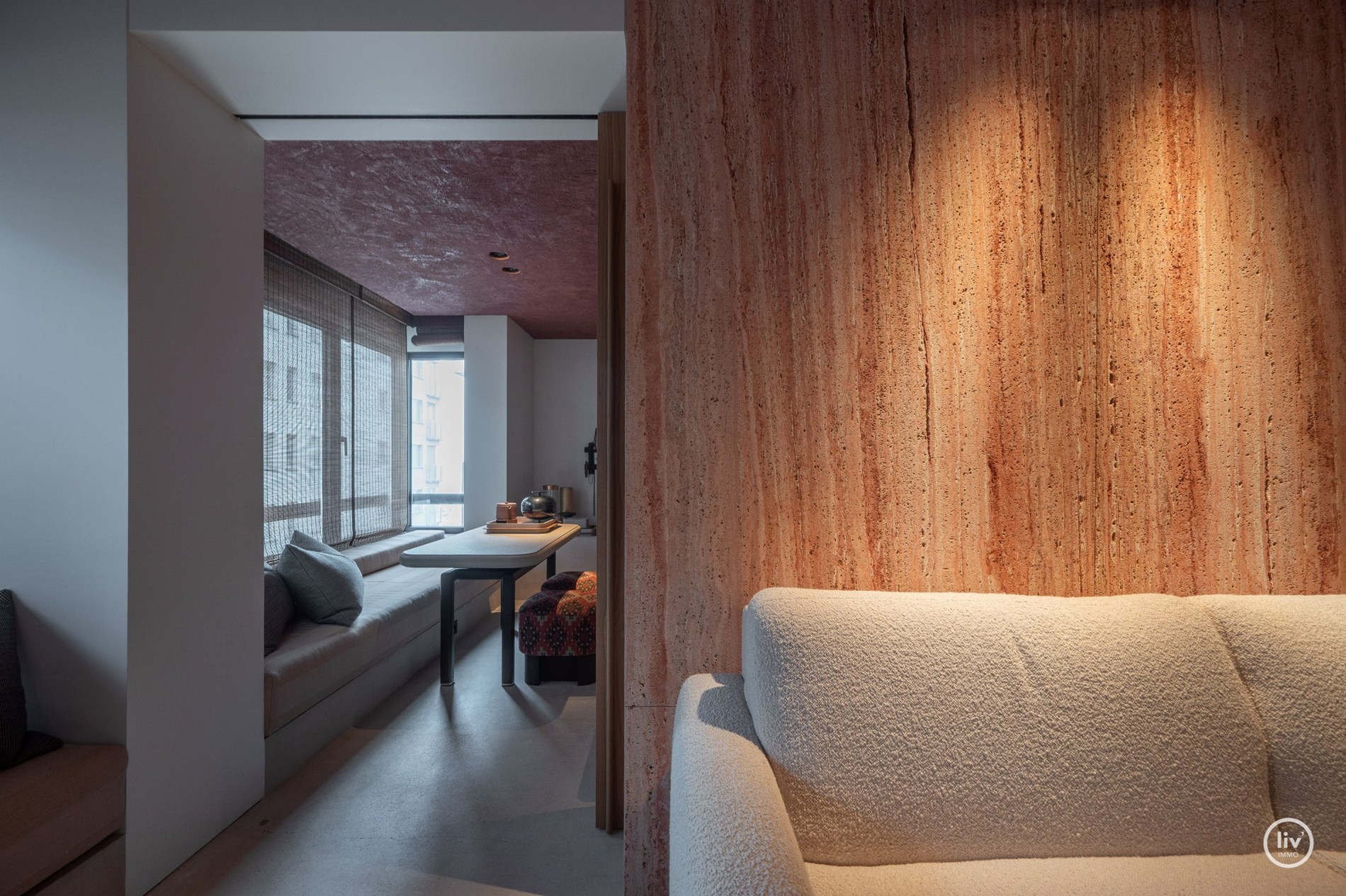 Uniek appartement ontworpen door architect Glenn Sestig met zijdelings zeezicht aan het Driehoeksplein 