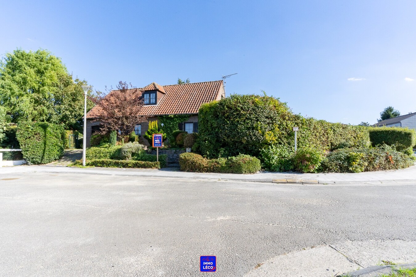 Villa "Semi Plain-Pied" érigée sur une parcelle de 669m², 2 garages, parking privé ! 