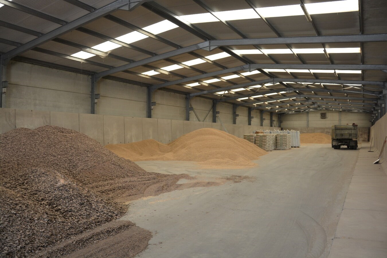 Ruime loods in industriegebied Lichtervelde - OVERNAME 