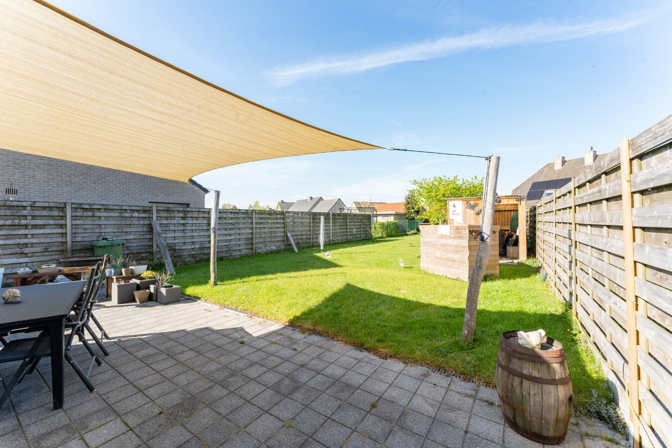 Instapklare woning met 3 slaapkamers en garage te Leke 