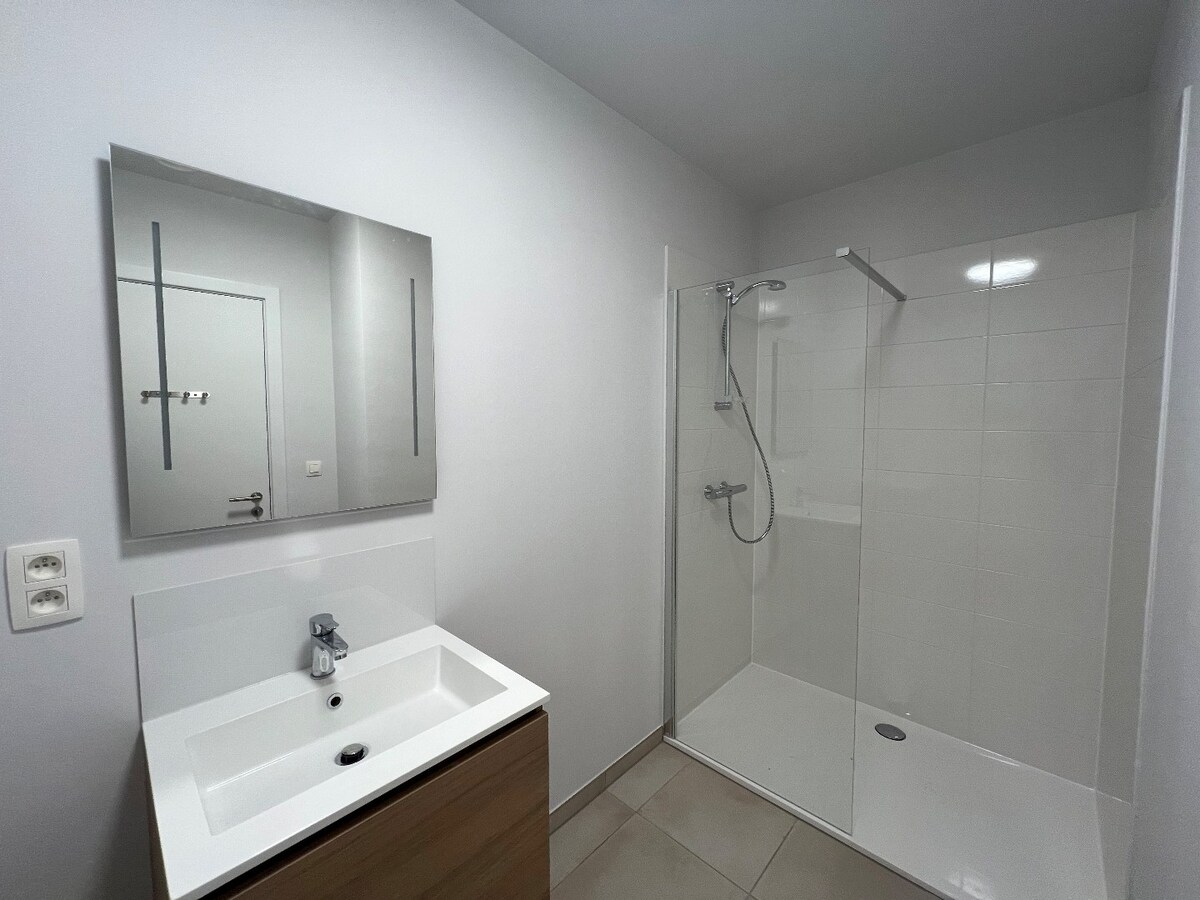 Superbe appartement de 94 m2 avec 2 chambres  et une grande  terrasse 