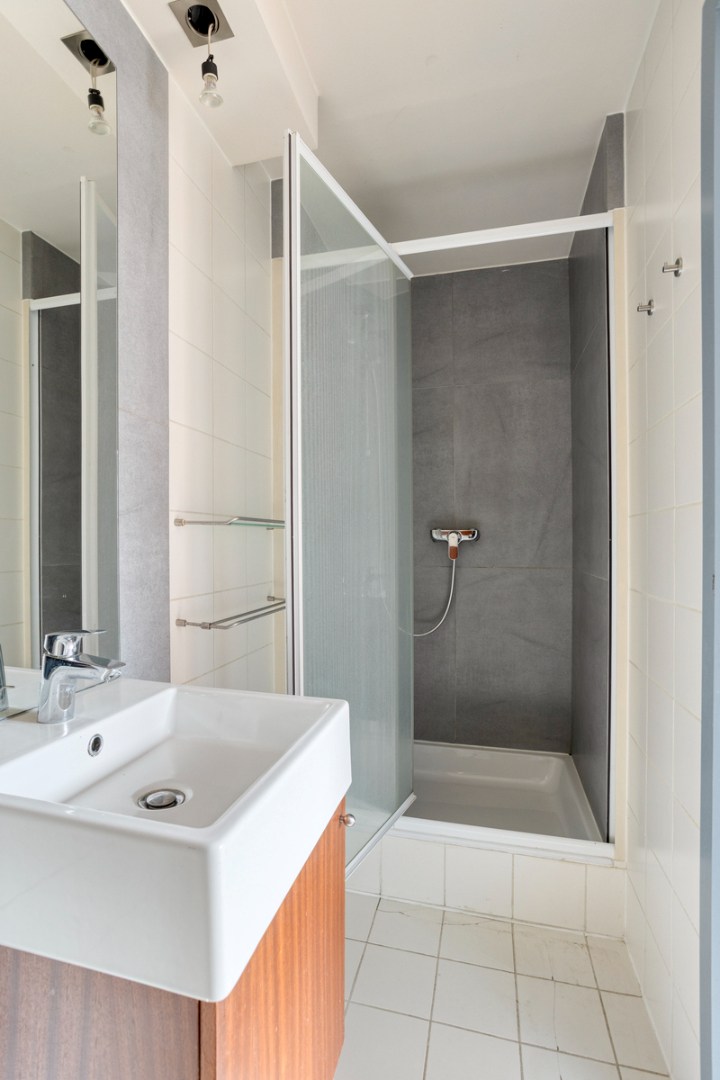 Uniek opbrengstpand met 1 appartement en 2 studentenkamers in centrum Leuven!  – EPC label B - bewoonbare opp. 227 m² 