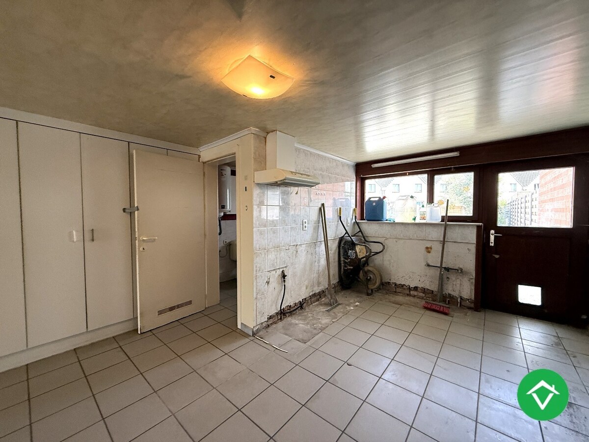 Op te frissen rijwoning met 3 slaapkamers en tuin in centrum Staden 