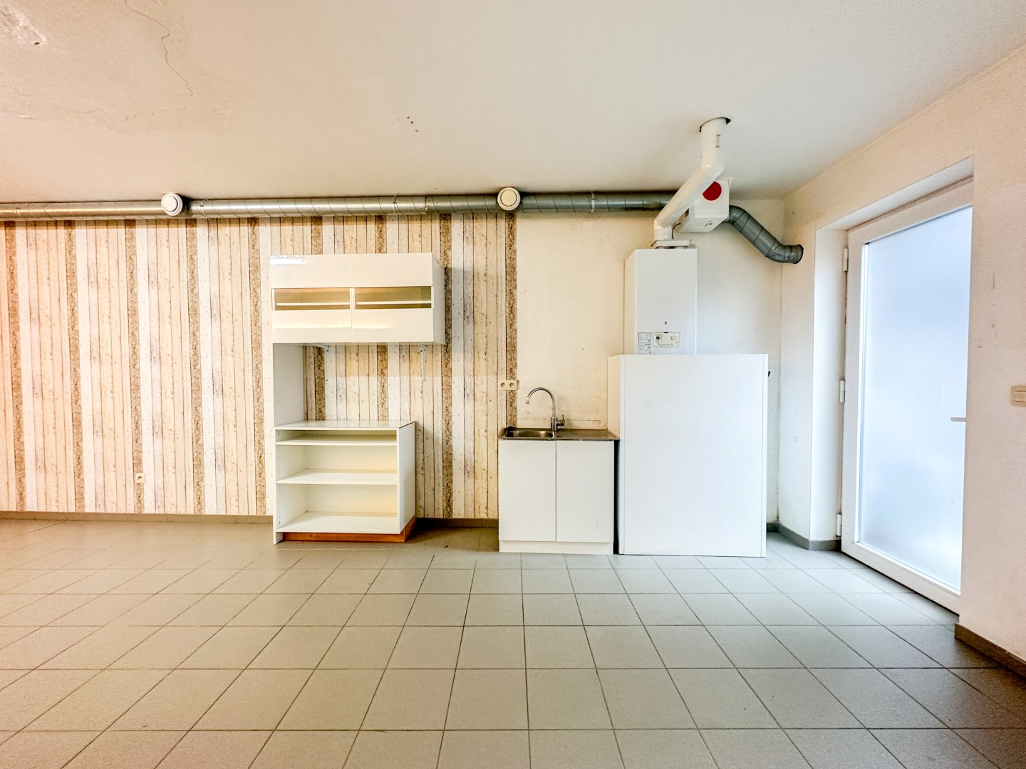 Instapklare handelsruimte voor winkel of kantoor, centrum Torhout 