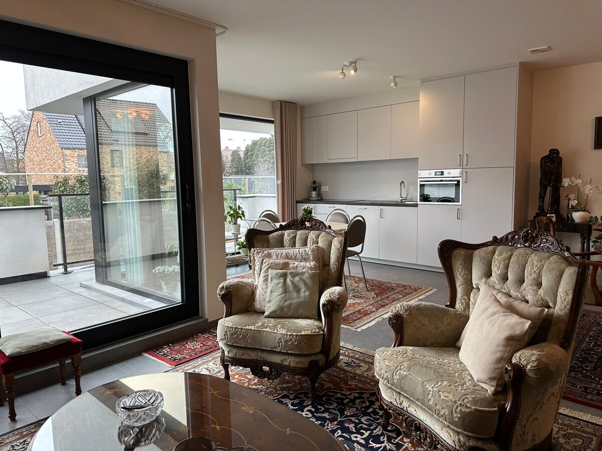 Recent appartement met 2 slaapkamers, terras 