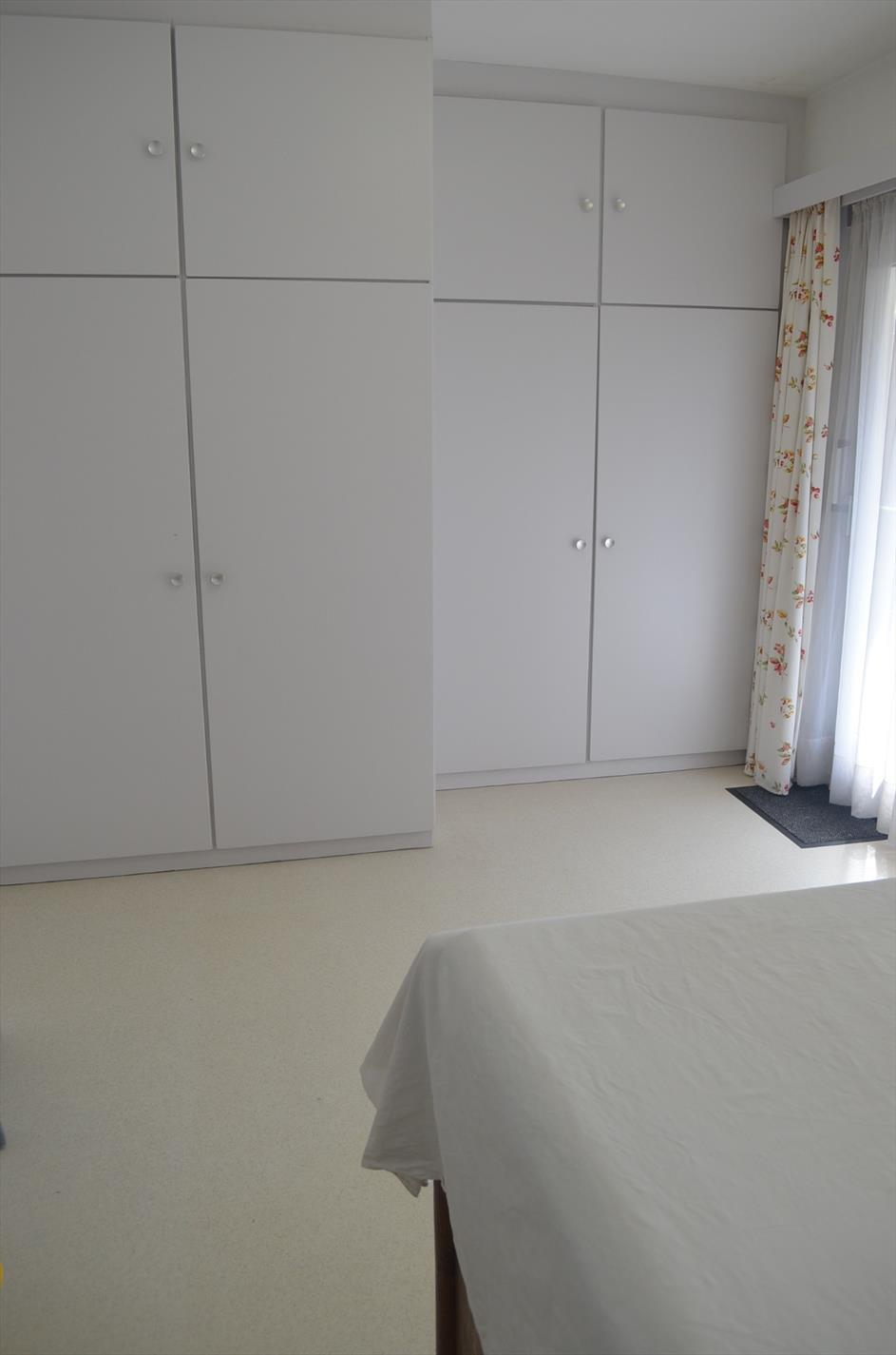 Ruime stijlvolle bel-etage met praktijkruimte, 5 slaapkamers en tuin te centrum Eeklo 