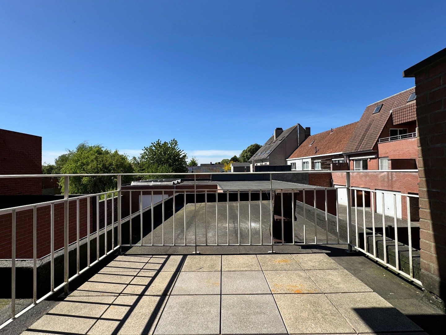 Appartement op de eerste verdieping met terras en garage te Zulte. 