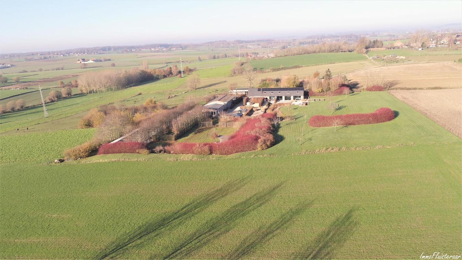 Magnifique maison avec grande annexe et prés sur environ 2ha à Biévène (Brabant Flamand) 