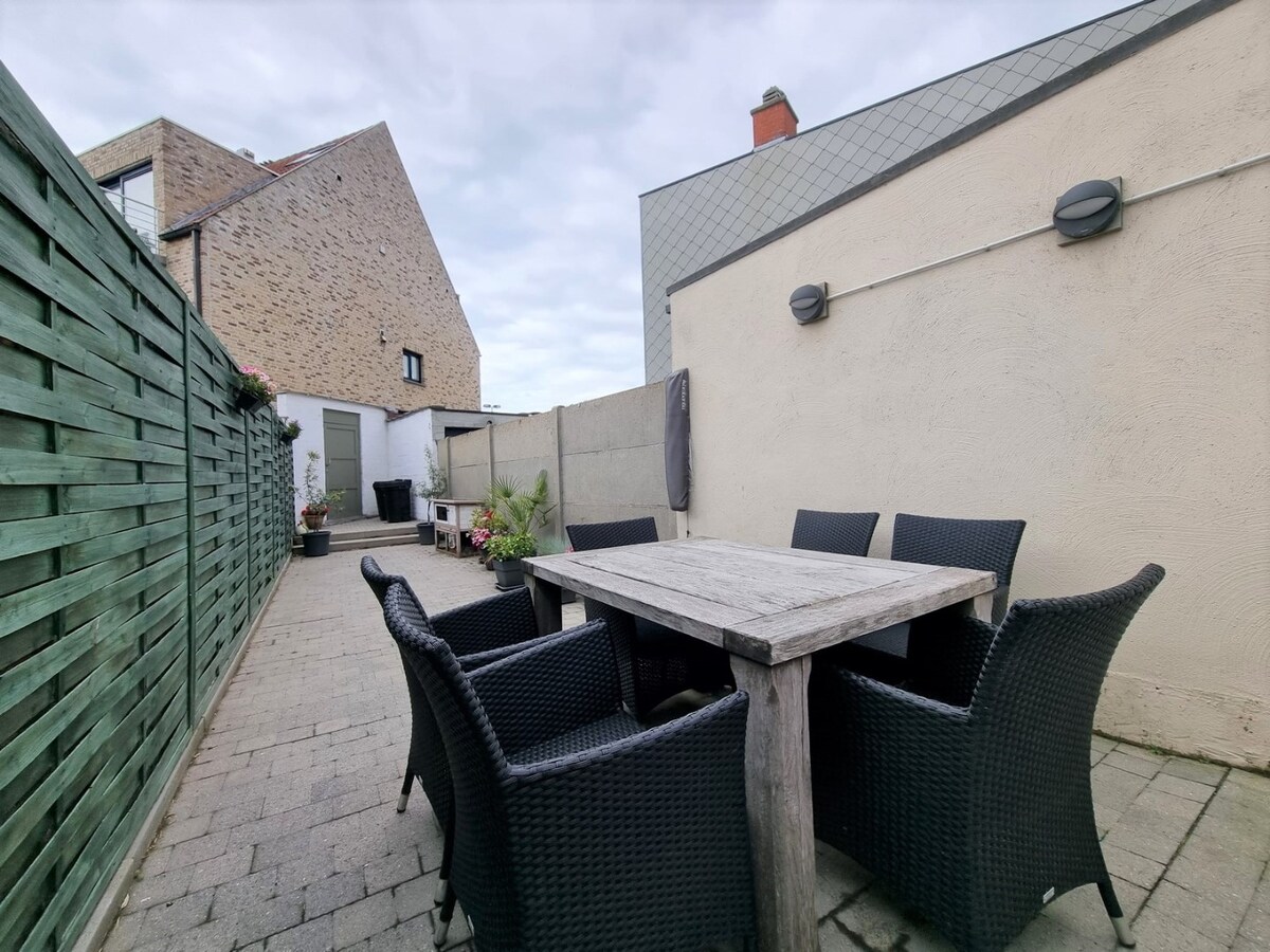 Leuke woning met mooi terras en achteruitgang te Heist 
