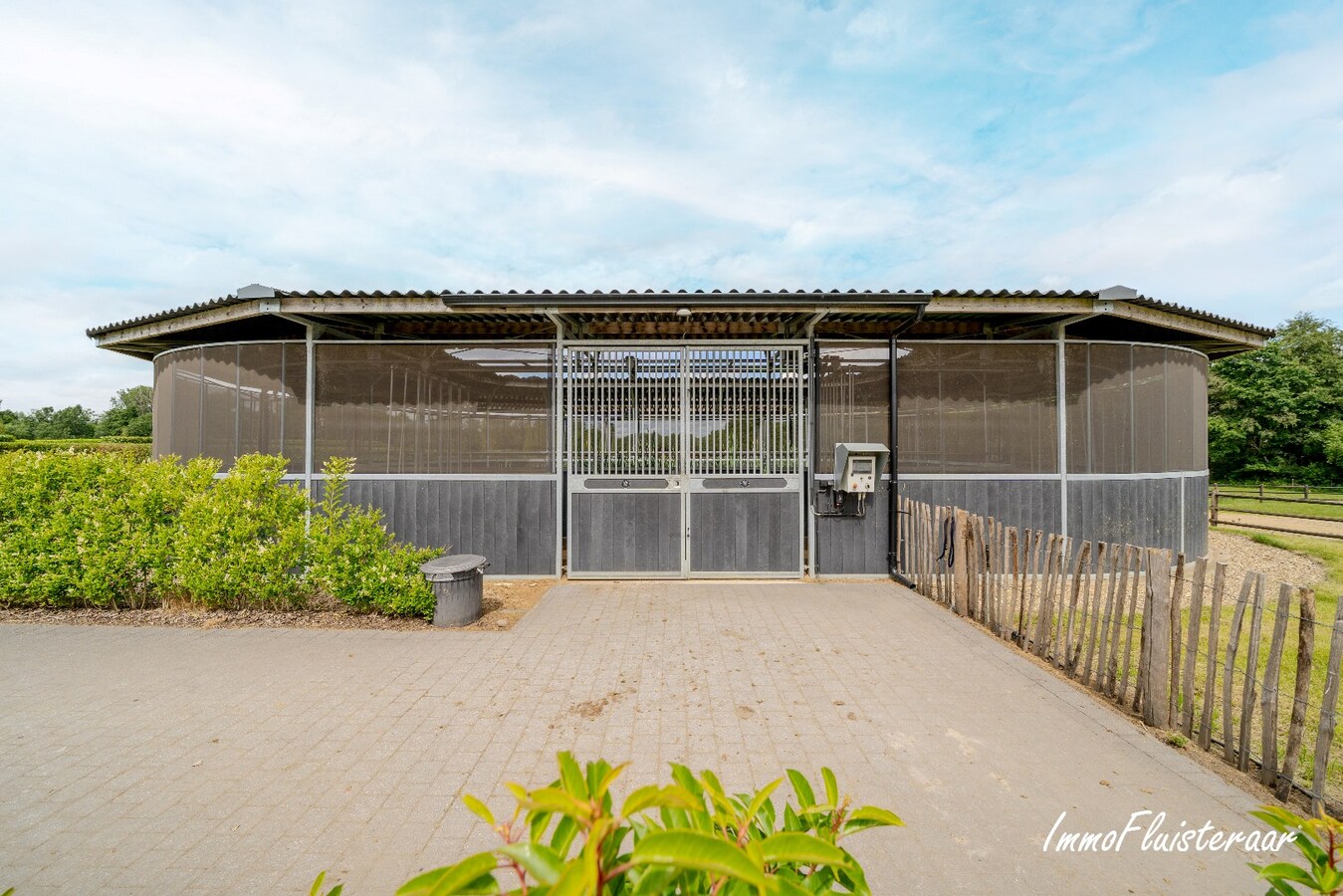 Prachtige professionele paardenaccommodatie op ca. 10 ha te Oudbergen 