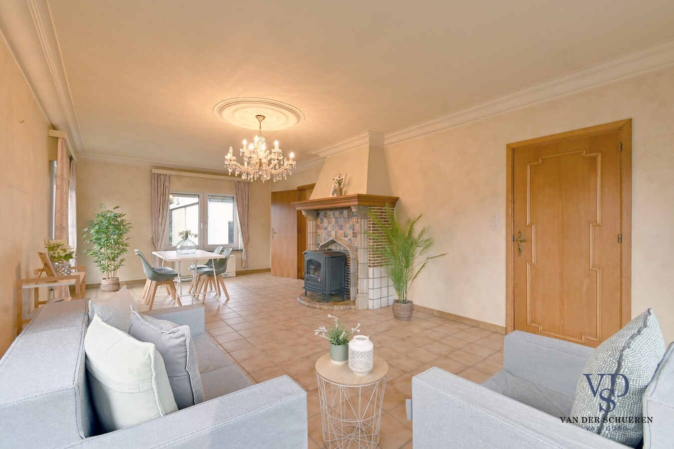 Bungalowwoning met afzonderlijke loods 