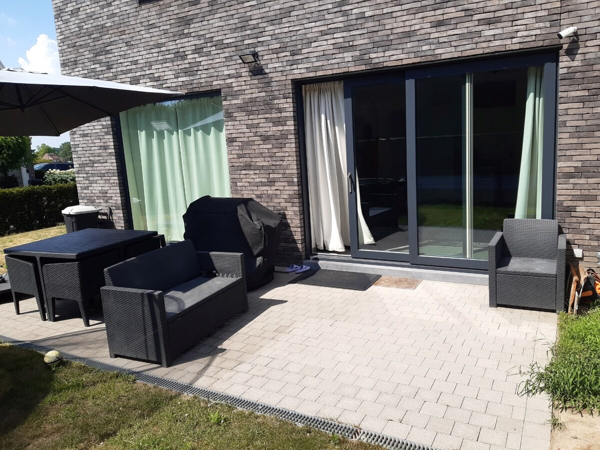 Half open (160 m²) met zonnepanelen ! 