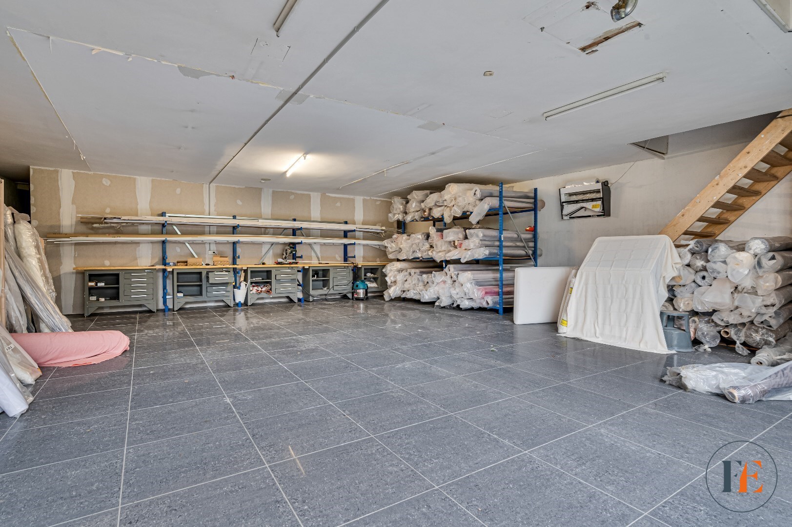 Handelspand met garage op toplocatie (Huurkoop mogelijk) 