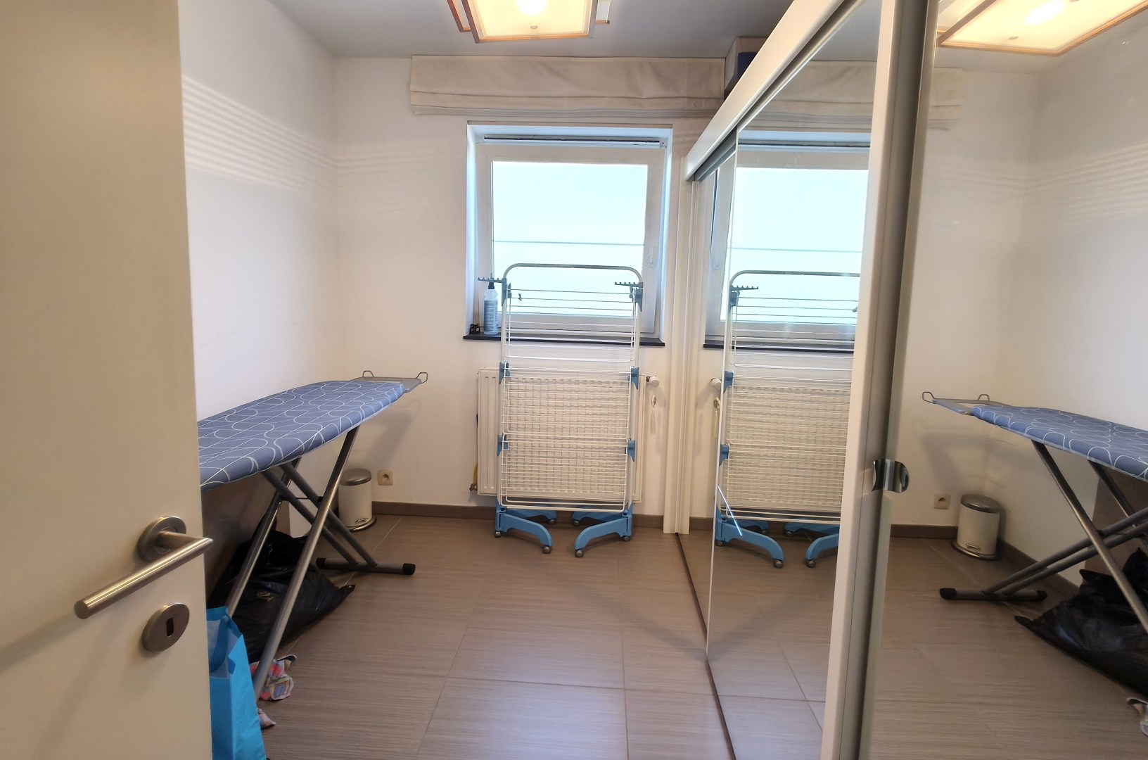 RUIM GELIJKVLOERS APPARTEMENT MET TUIN EN GARAGE 