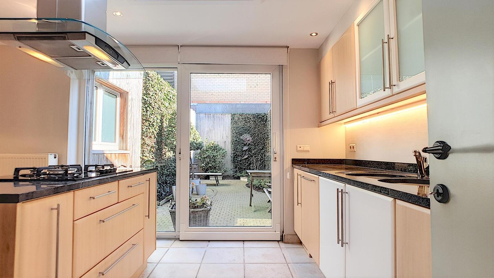 Heerlijk, mooi afgewerkt gelijkvloersappartement met terras EN autostandplaats - Heist 