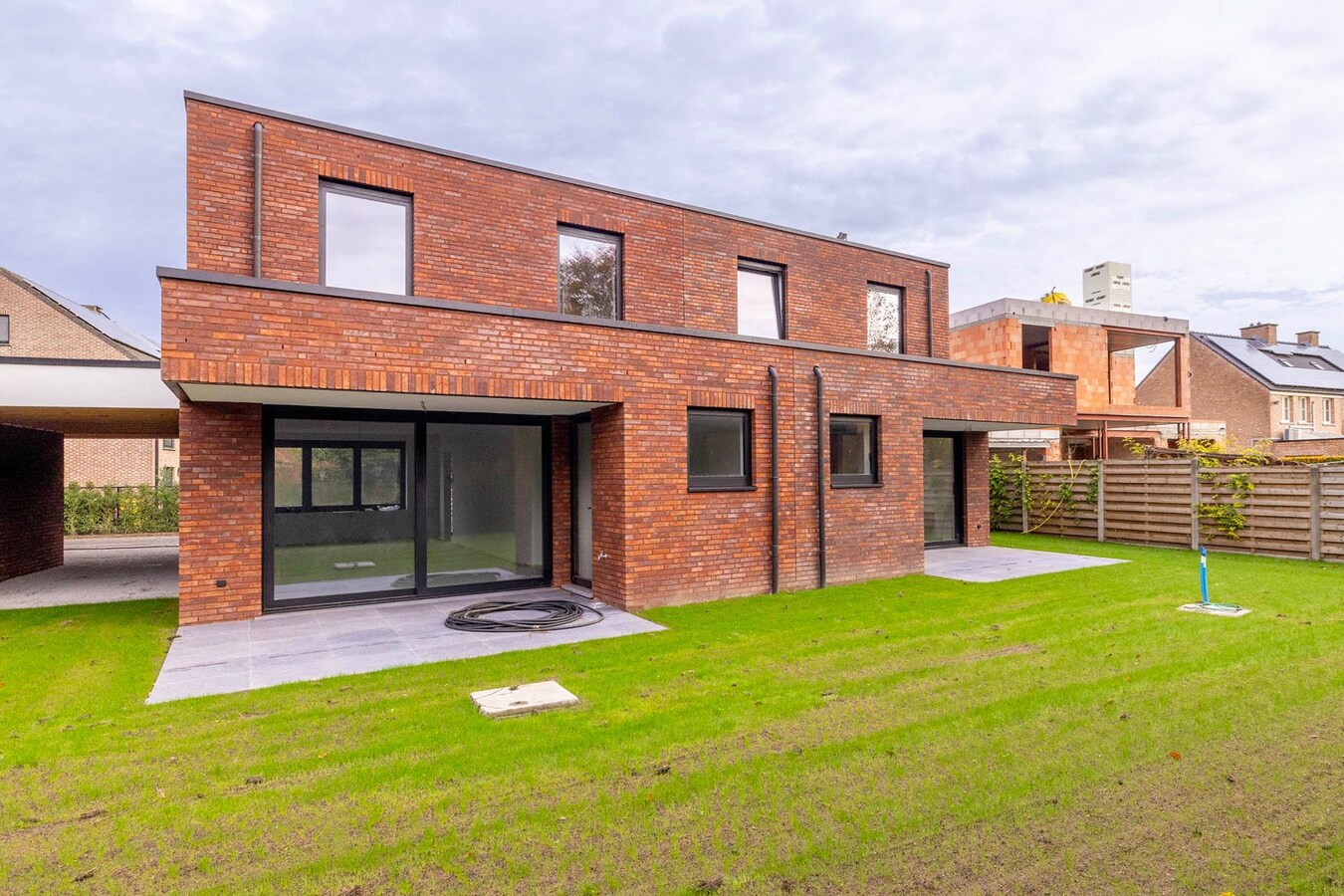 Nieuwbouwwoning casco met 3 slpks en Z-tuin 