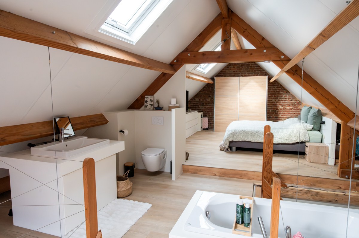 Instapklare en unieke loftwoning met ruim zonneterras op 230 m²! 