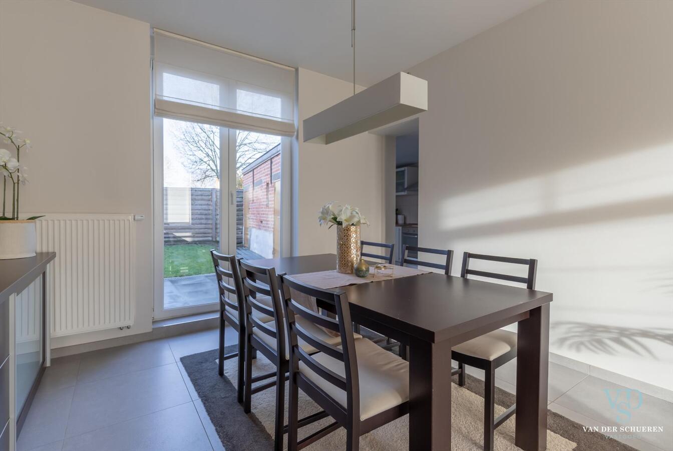 Degelijke, karaktervolle woning met tuintje. UNIEK AANBOD ! 