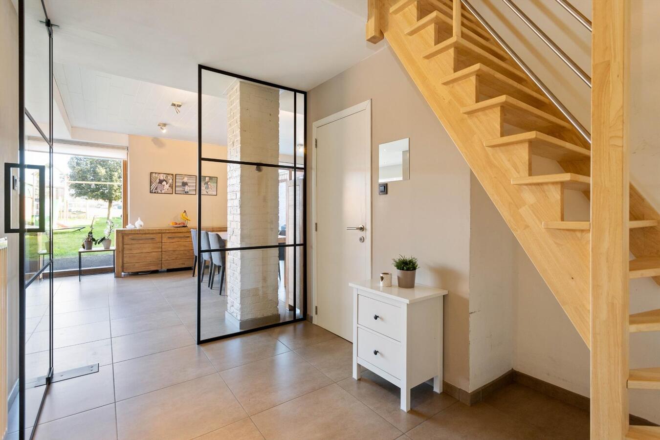 Energiezuinige woning in loftstijl met grote lichtrijke leefruimte. 