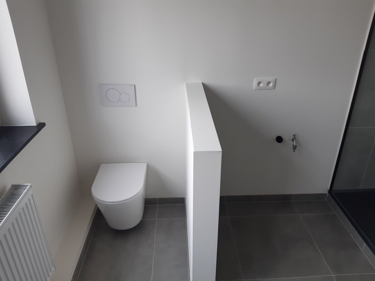 Exceptioneel wonen met zicht op de Gaverse Markt. 