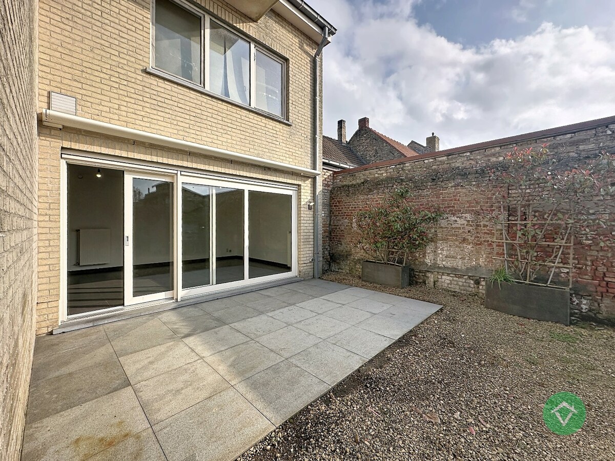 Instapklaar gelijkvloers appartement met staanplaats te Gistel 