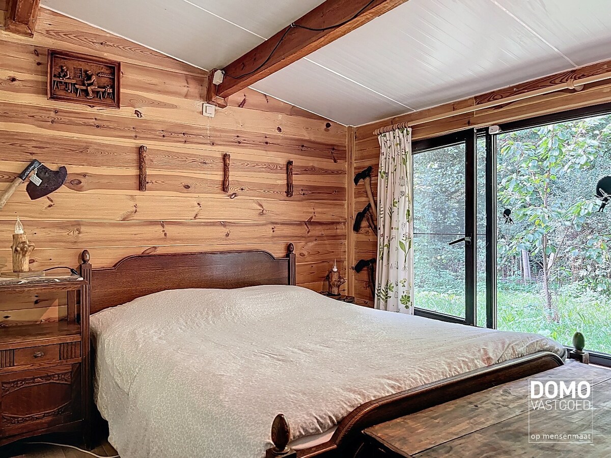 UNIEK DOMEIN MET OFF-GRID VAKANTIEWONING, SCHUUR EN 2 VIJVERS OP 1 HA 41 A 