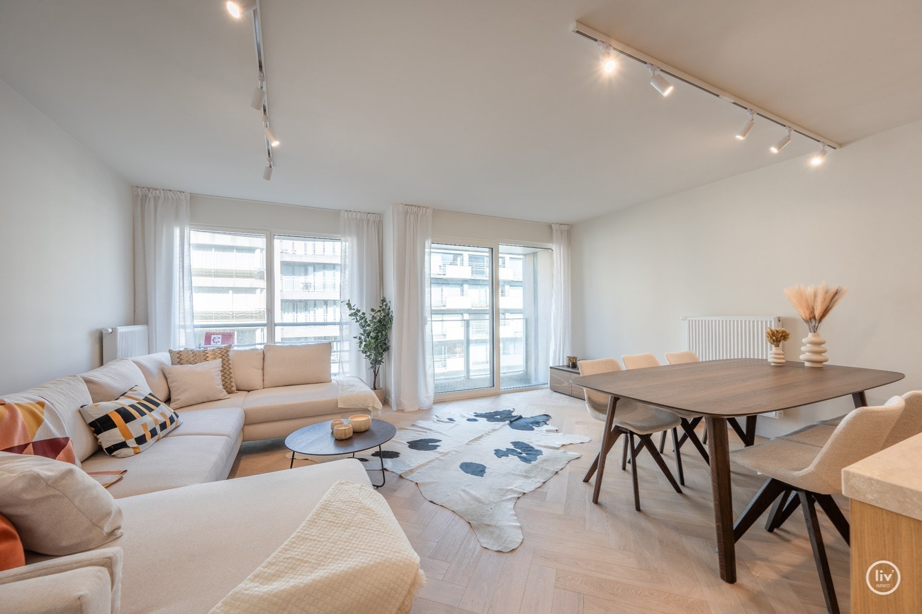 Gerenoveerd appartement met 2 volwaardige slaapkamers vlakbij het Vanbunnenplein te Knokke (mog. tot het huren van een inpandige garage) 